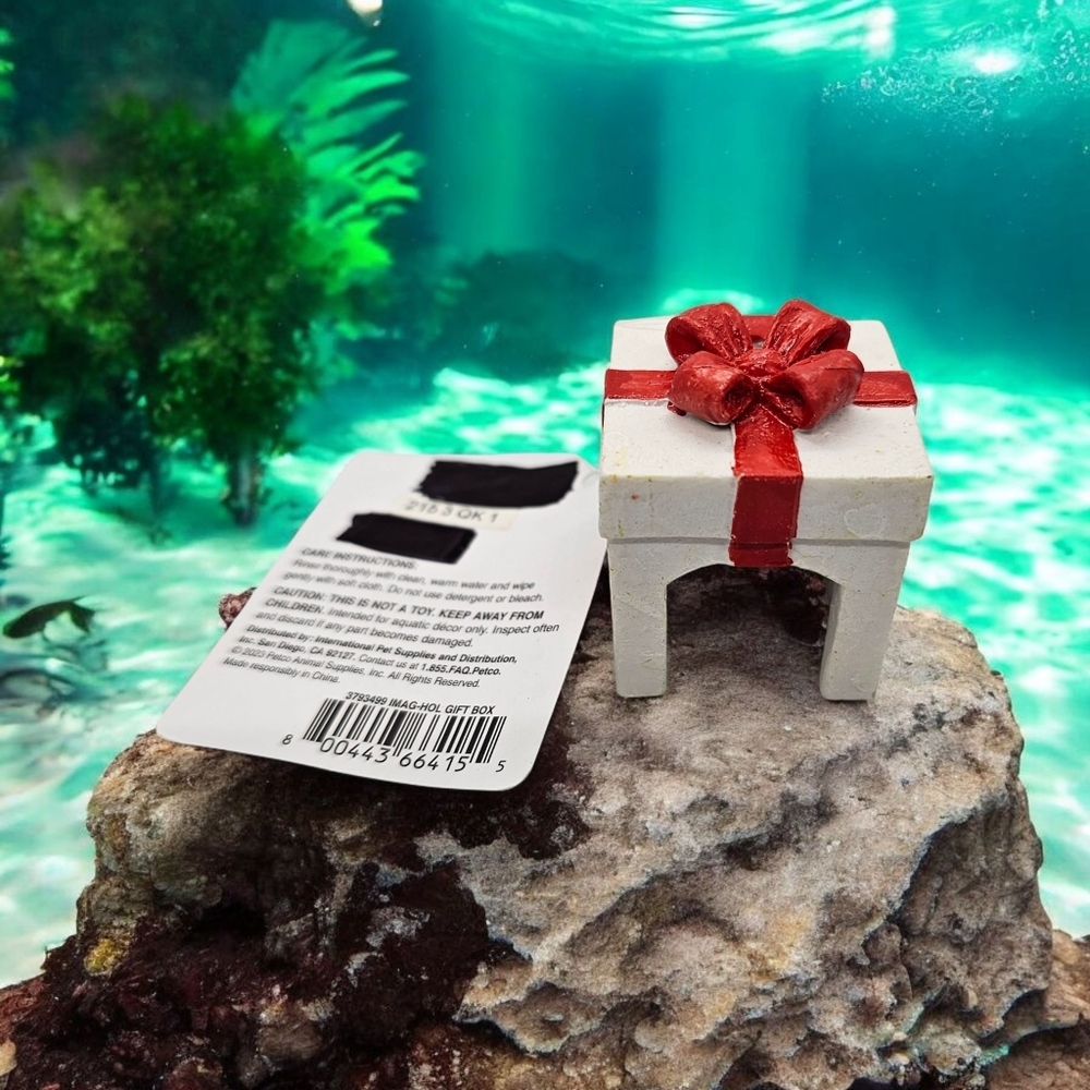 Imagitarium Christmas Gift Box Aquarium Decor